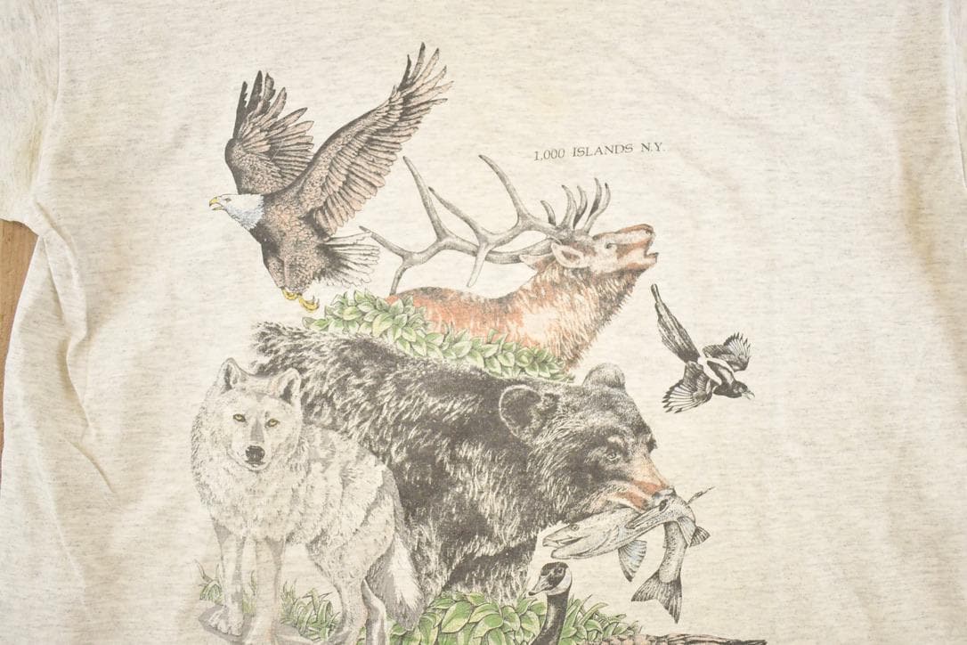 Vintage 1990's 1000 Islands NY Wolf Bear Outdoorsman T-Shirt Men's M from propervintagecanada