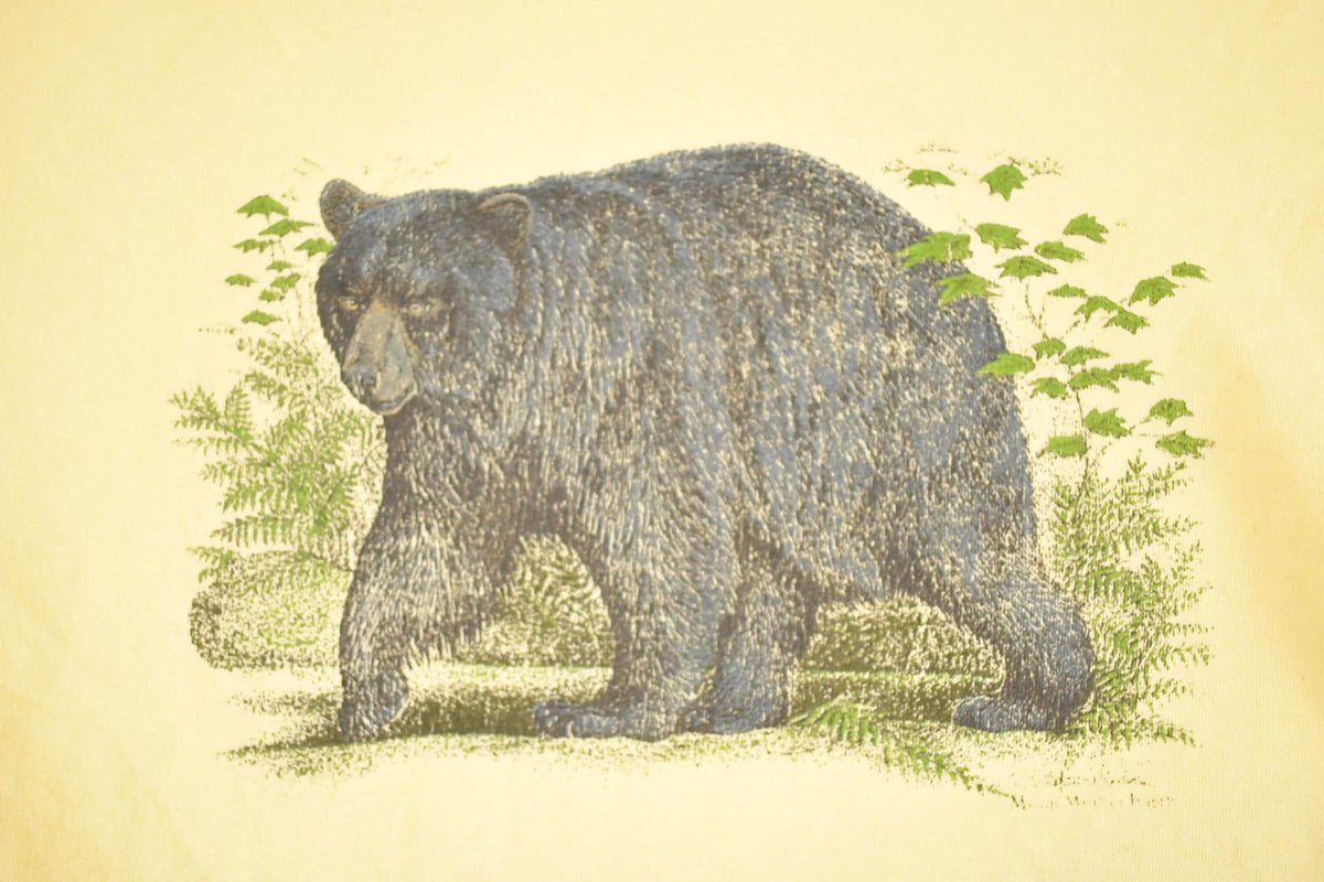 Vintage 1990's Black Bear Souvenir Travel T-Shirt Men's L from propervintagecanada