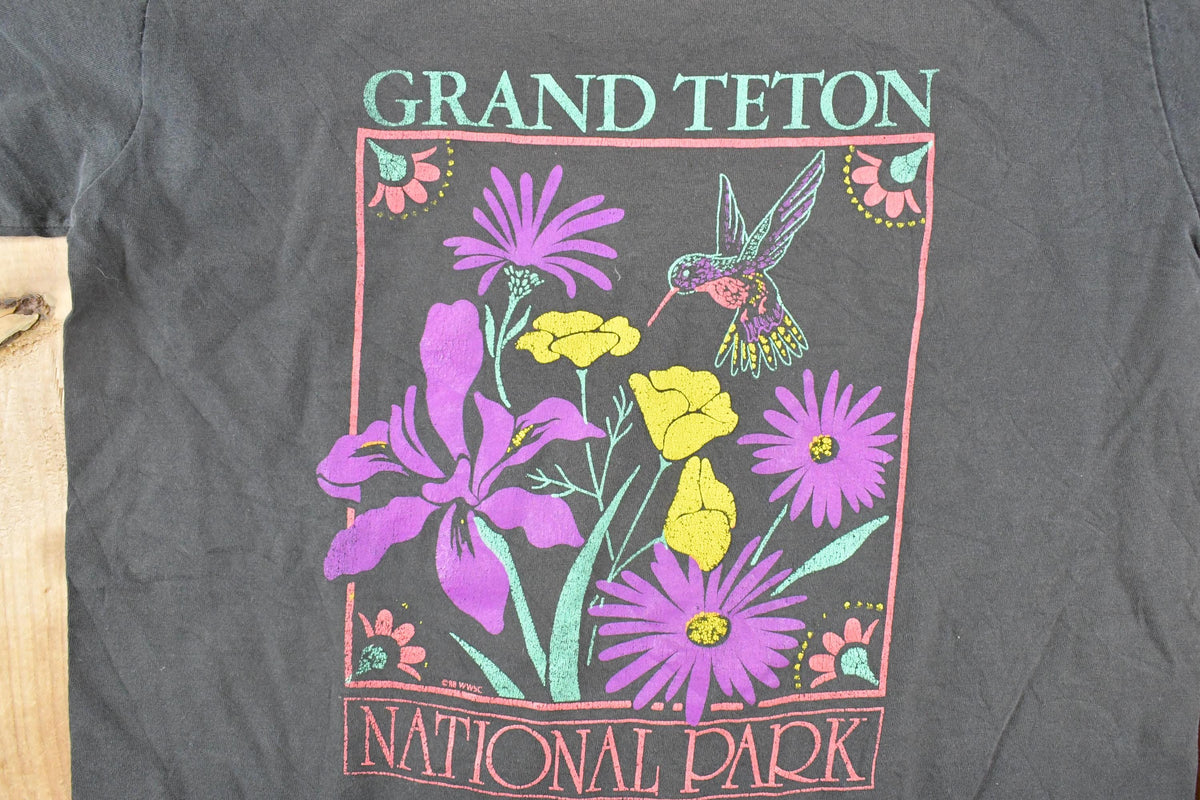 Vintage 1990's Grand Teton National Park Flowers Souvenir Travel T-Shirt Women's S from propervintagecanada