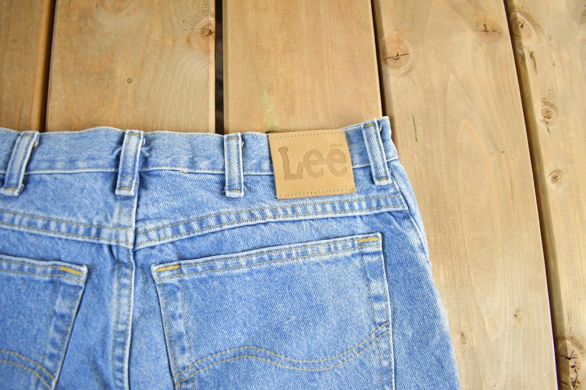 Vintage 1990's Lee Light Wash Denim Jeans Men's 32 x 32 from propervintagecanada