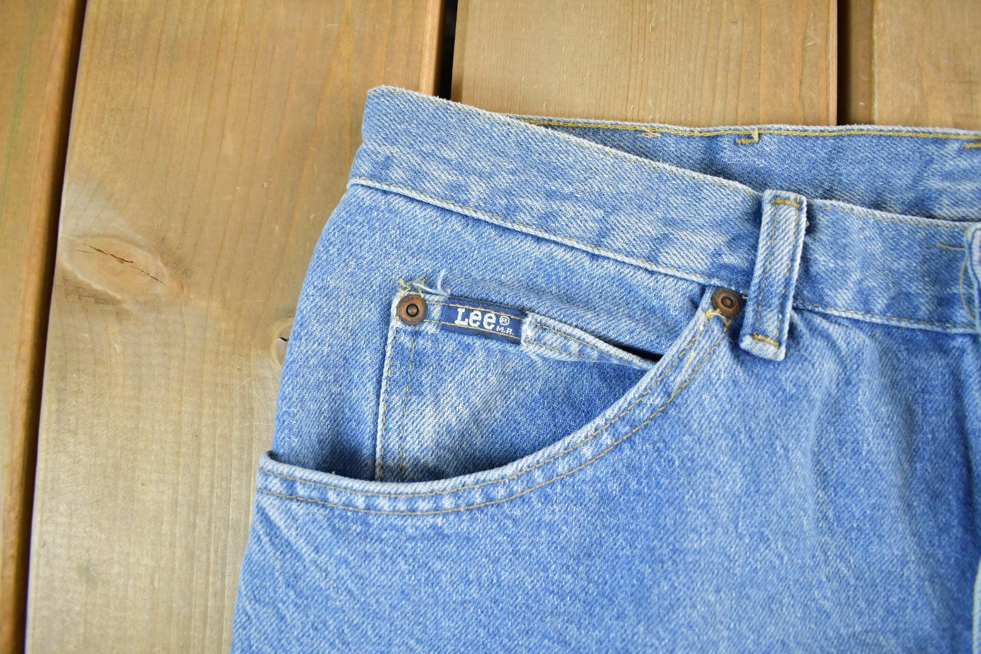 Vintage 1990's Lee Light Wash Denim Jeans Men's 32 x 32 from propervintagecanada