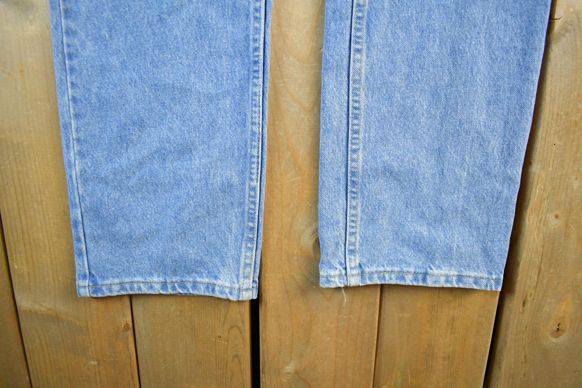 Vintage 1990's Lee Light Wash Denim Jeans Men's 32 x 32 from propervintagecanada