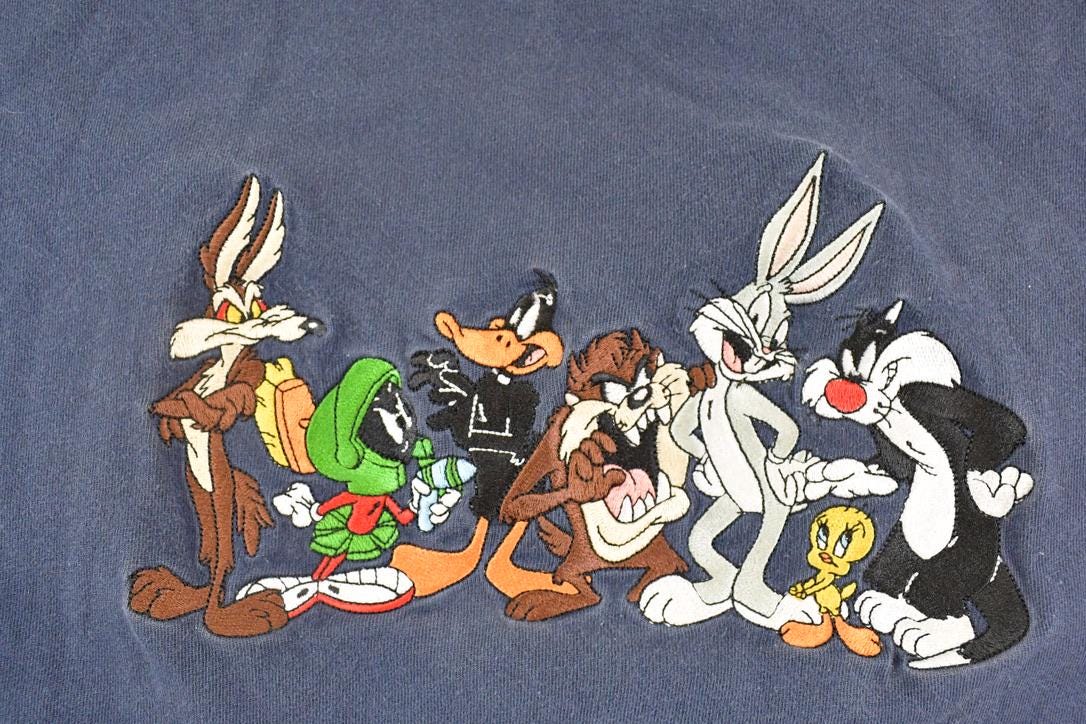 Vintage 1990's Looney Tunes Gang Souvenir Cartoon T-Shirt Men's L from propervintagecanada