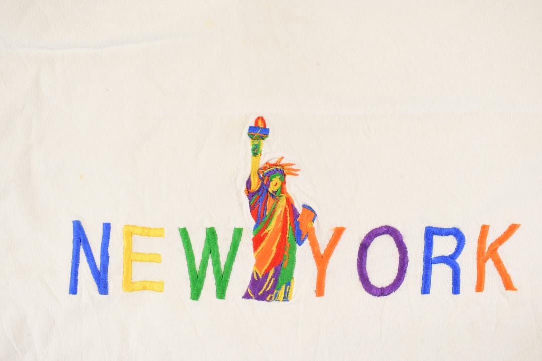 Vintage 1990's New York Statue Of Liberty Souvenir Travel T-Shirt Men's L from propervintagecanada