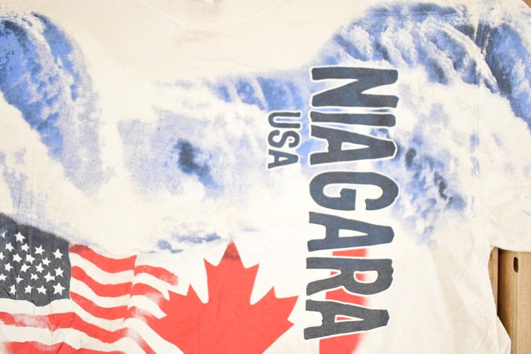 Vintage 1990's Niagara Falls USA Canada Souvenir Travel T-Shirt Men's M from propervintagecanada