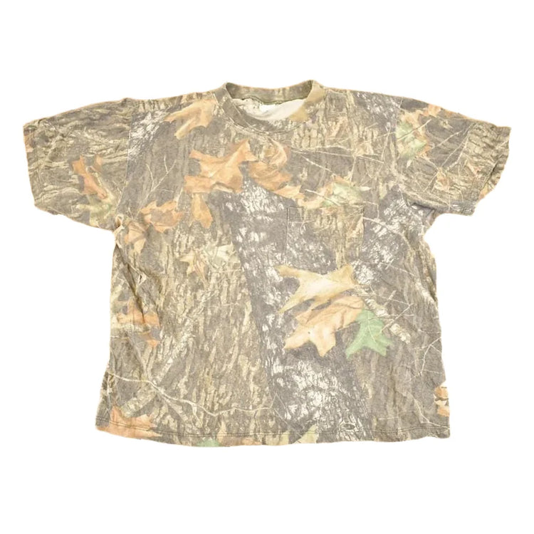 Vintage 1990's Realtree Camo Souvenir Outdoorsman T-Shirt Men's L from propervintagecanada