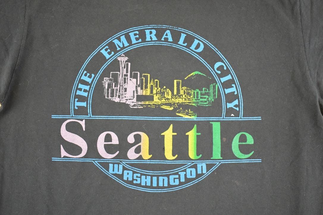 Vintage 1990's Seattle Washington Souvenir Travel T-Shirt Men's L from propervintagecanada