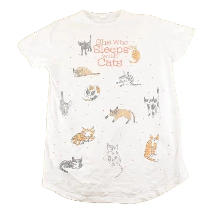 Vintage 1990's Sleeps With Cats Souvenir Sleepwear T-Shirt Women's XL from propervintagecanada