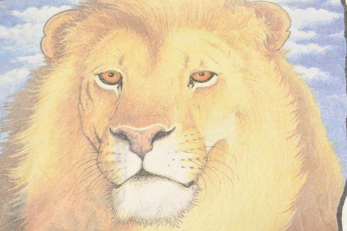 Vintage 1990's Thrashed Lion Nature's Pride Souvenir Travel T-Shirt Men's L from propervintagecanada