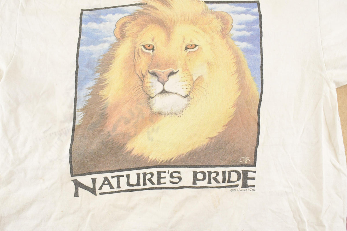 Vintage 1990's Thrashed Lion Nature's Pride Souvenir Travel T-Shirt Men's L from propervintagecanada