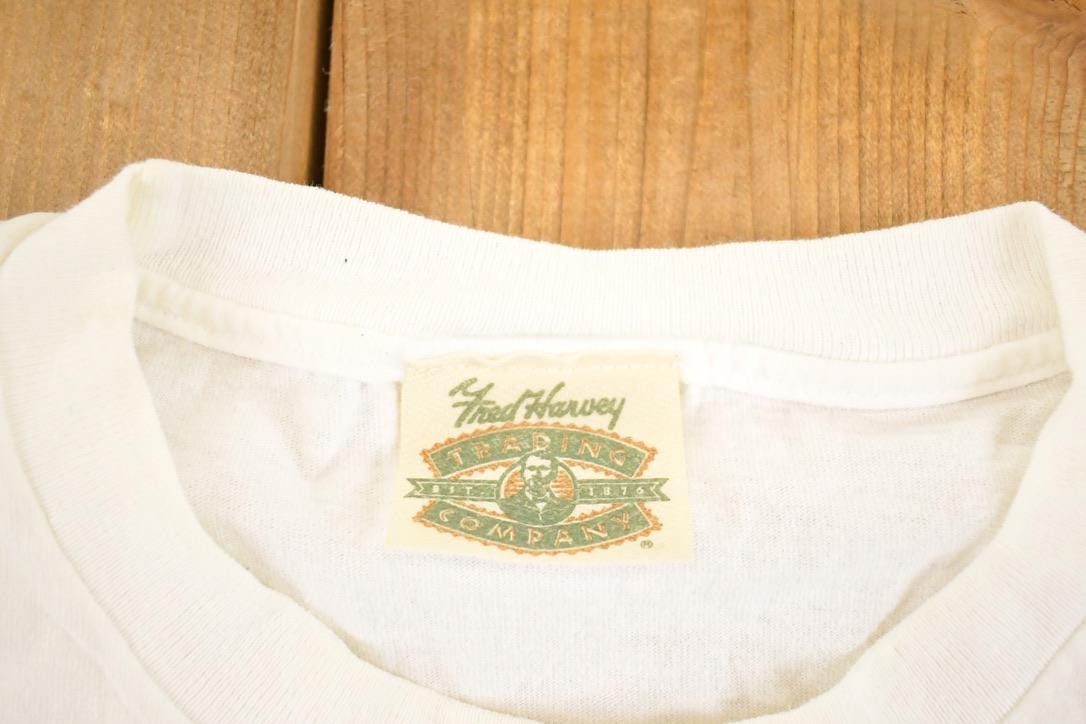 Vintage 1990's Yellowstone National Park Souvenir Travel T-Shirt Men's M from propervintagecanada