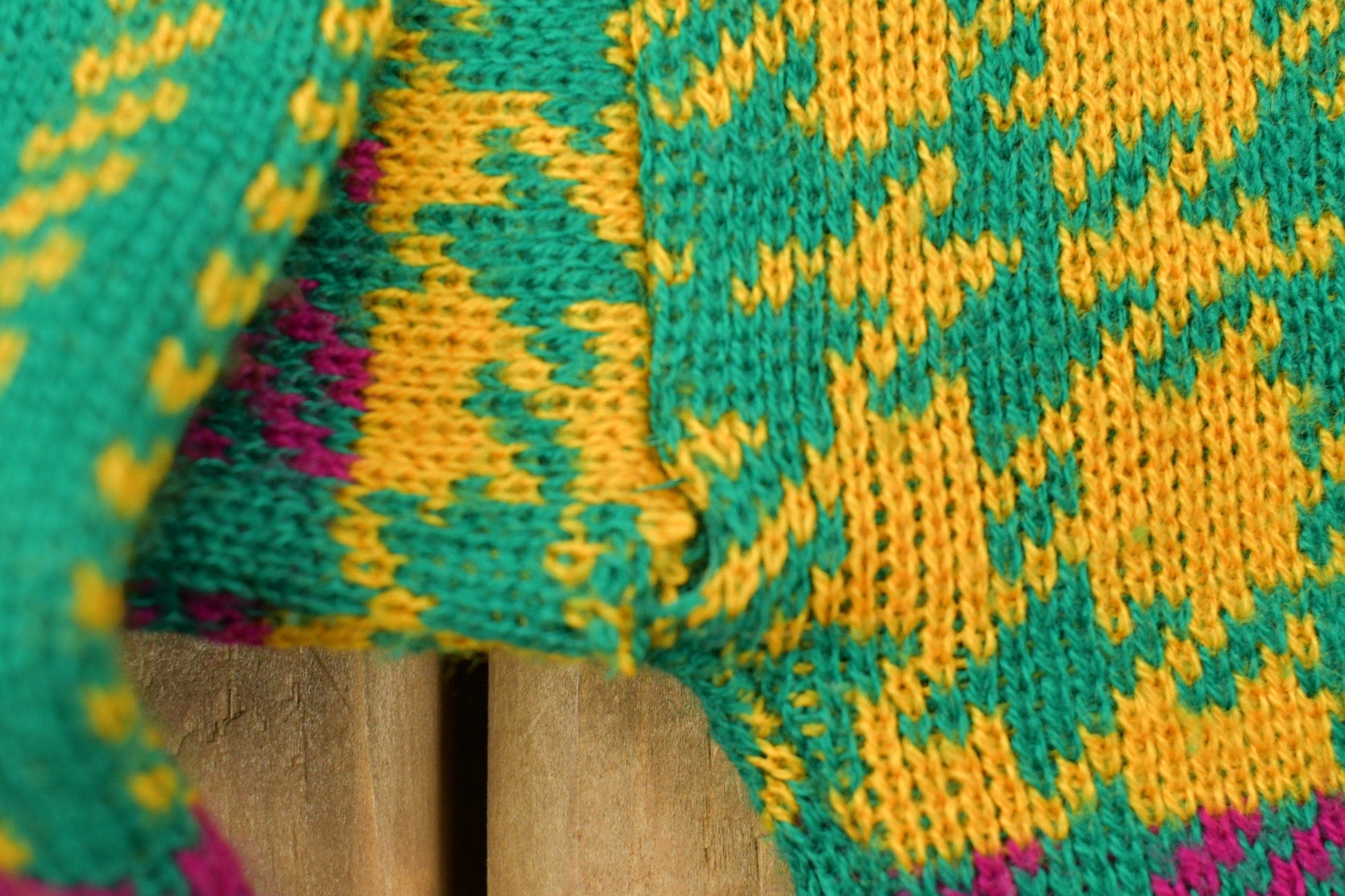 Vintage 1990s 100% Acrylic Wool Knit Sweater Men's XL from propervintagecanada