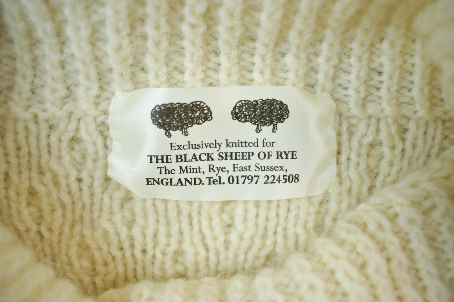 Vintage 1990s 100% Wool Cable Knit Sweater Men's XL from propervintagecanada