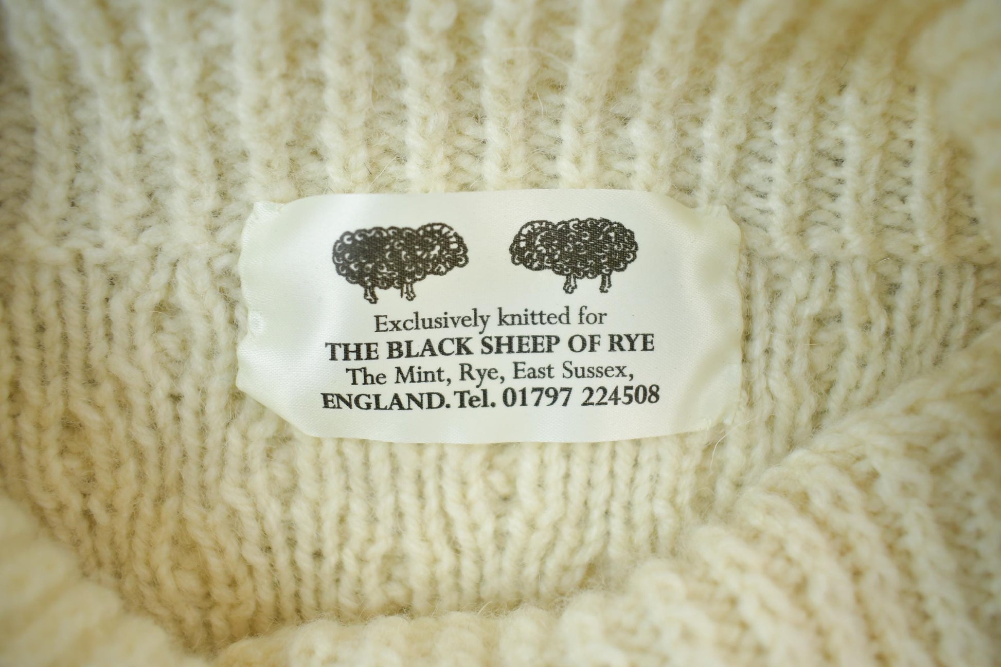 Vintage 1990s 100% Wool Cable Knit Sweater Men's XL from propervintagecanada