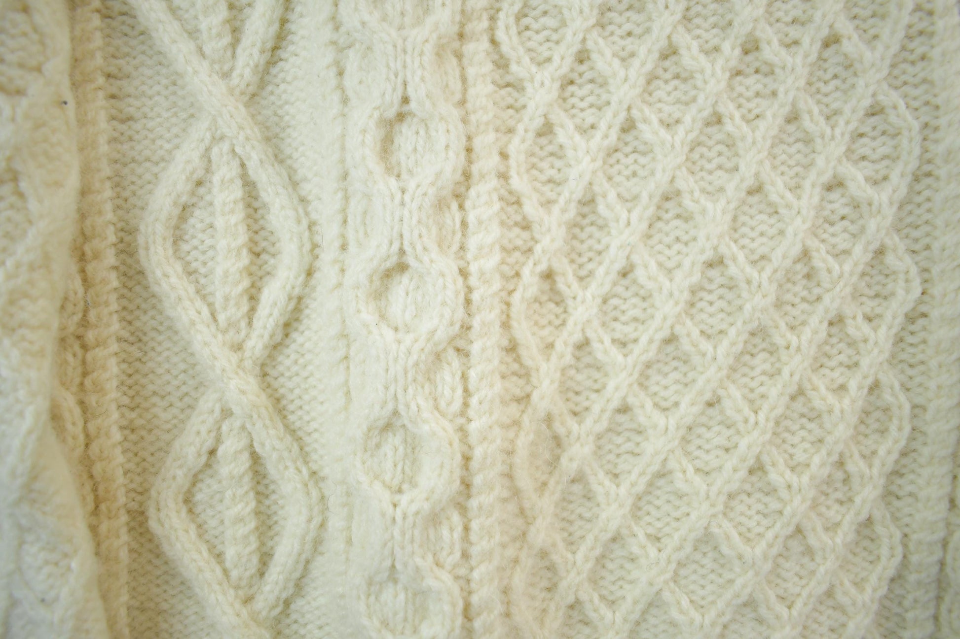 Vintage 1990s 100% Wool Cable Knit Sweater Men's XL from propervintagecanada