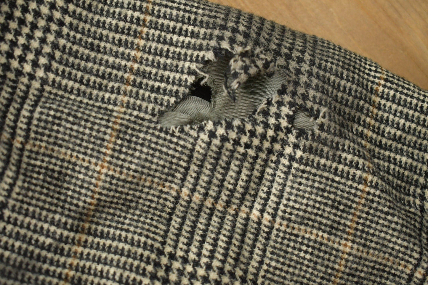 Vintage 1990s 100% Wool Plaid Blazer Jacket Men's Medium from propervintagecanada