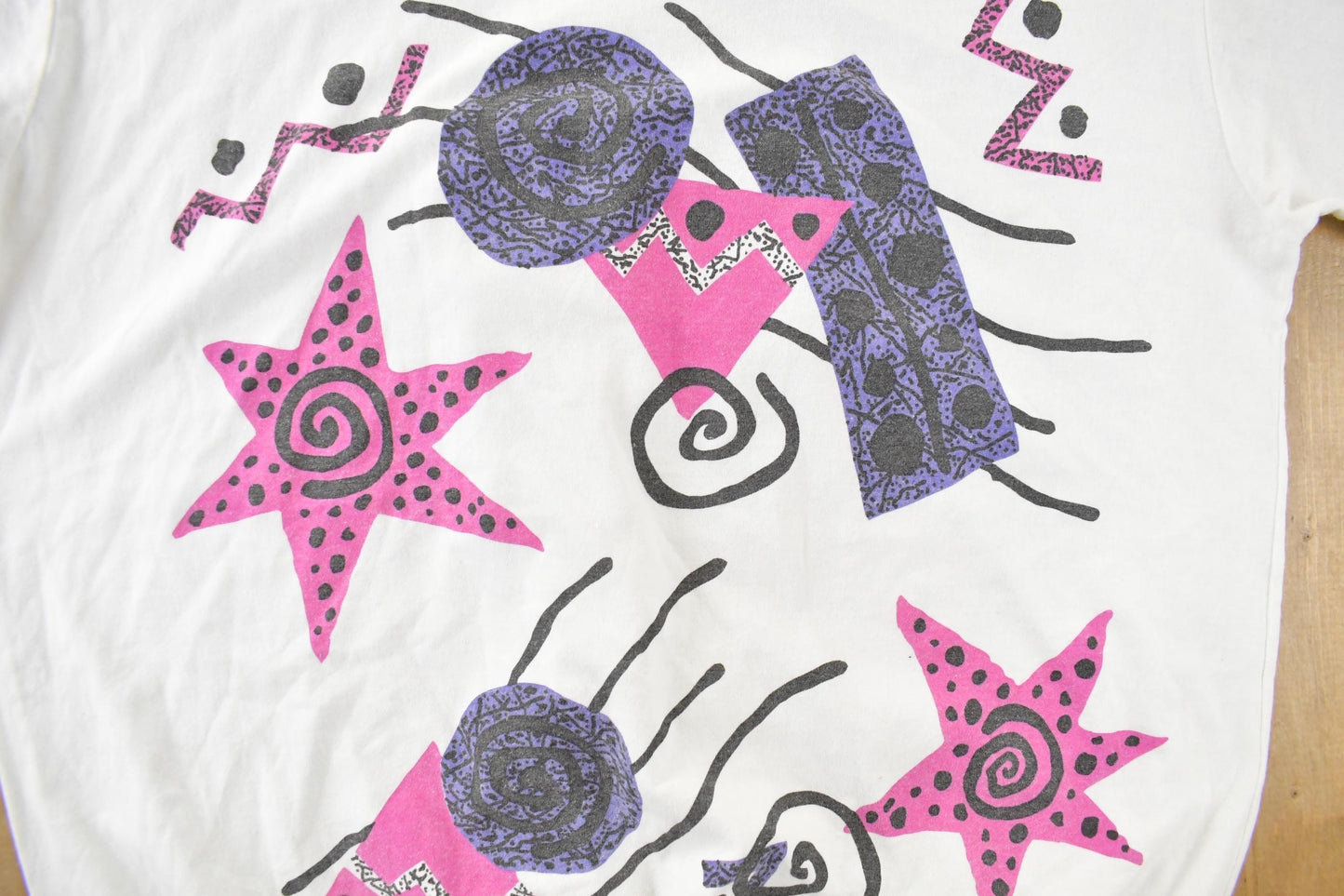 Vintage 1990s Abstract Geometric Theme Graphic T-Shirt Women's Large from propervintagecanada