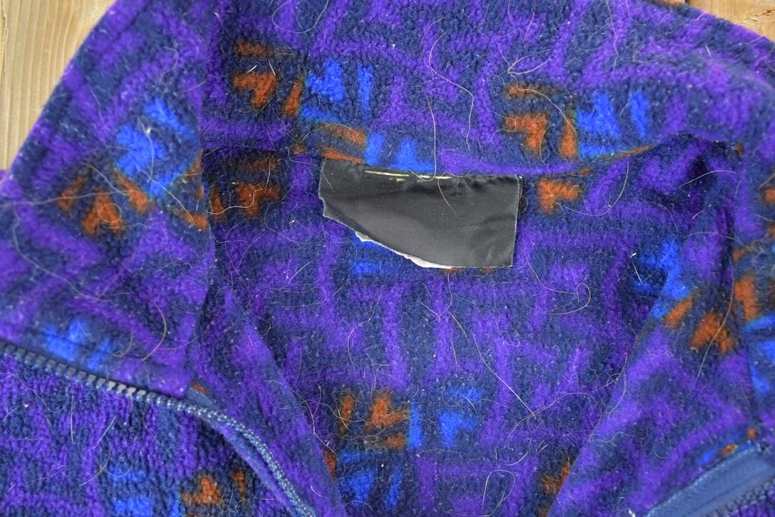 Vintage 1990s Abstract Pattern Fleece Outdoorsman Sweater Women's M from propervintagecanada