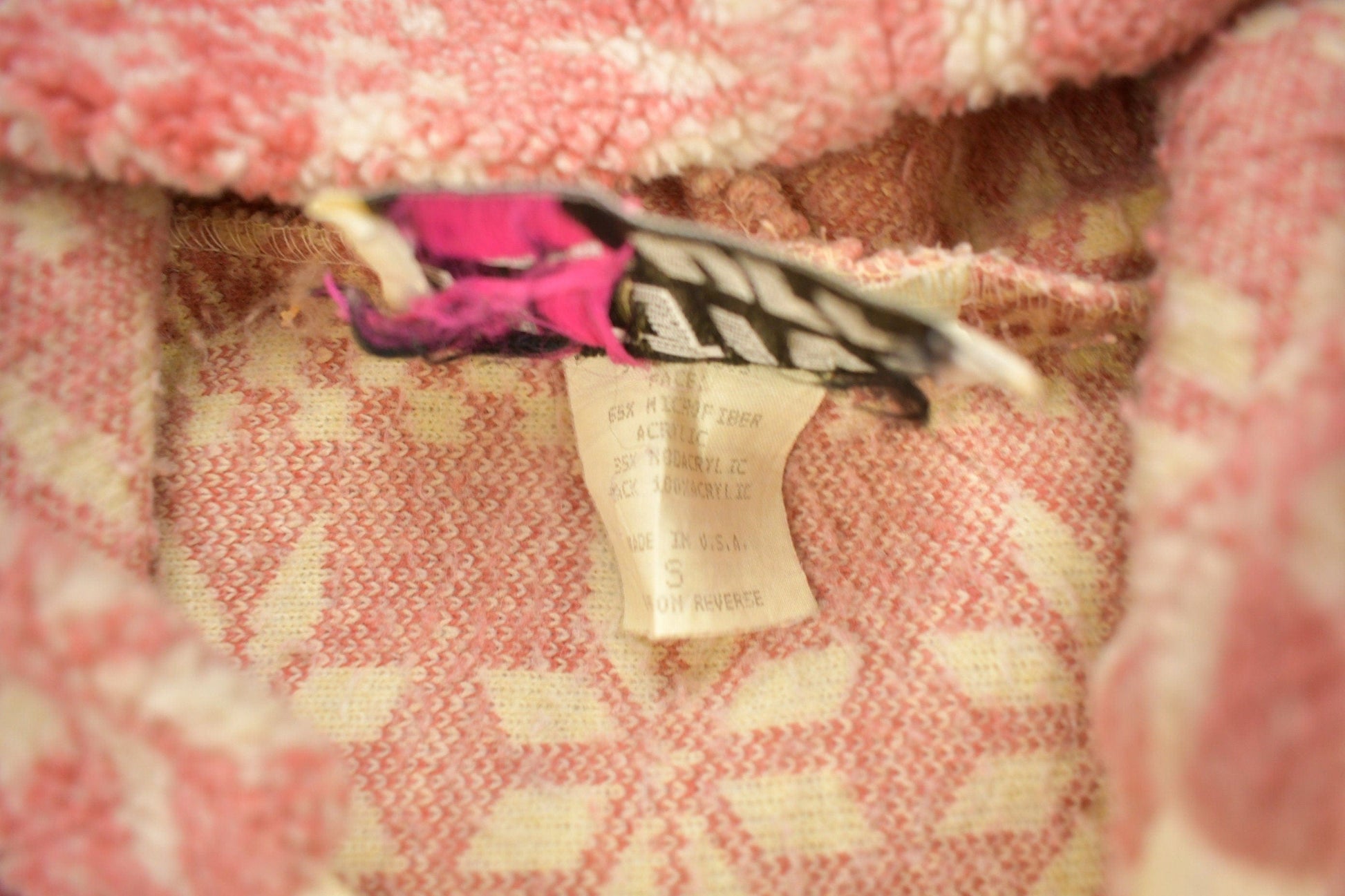 Vintage 1990s Active Stuff All Over Pattern Fleece Sweater Men's Medium from propervintagecanada