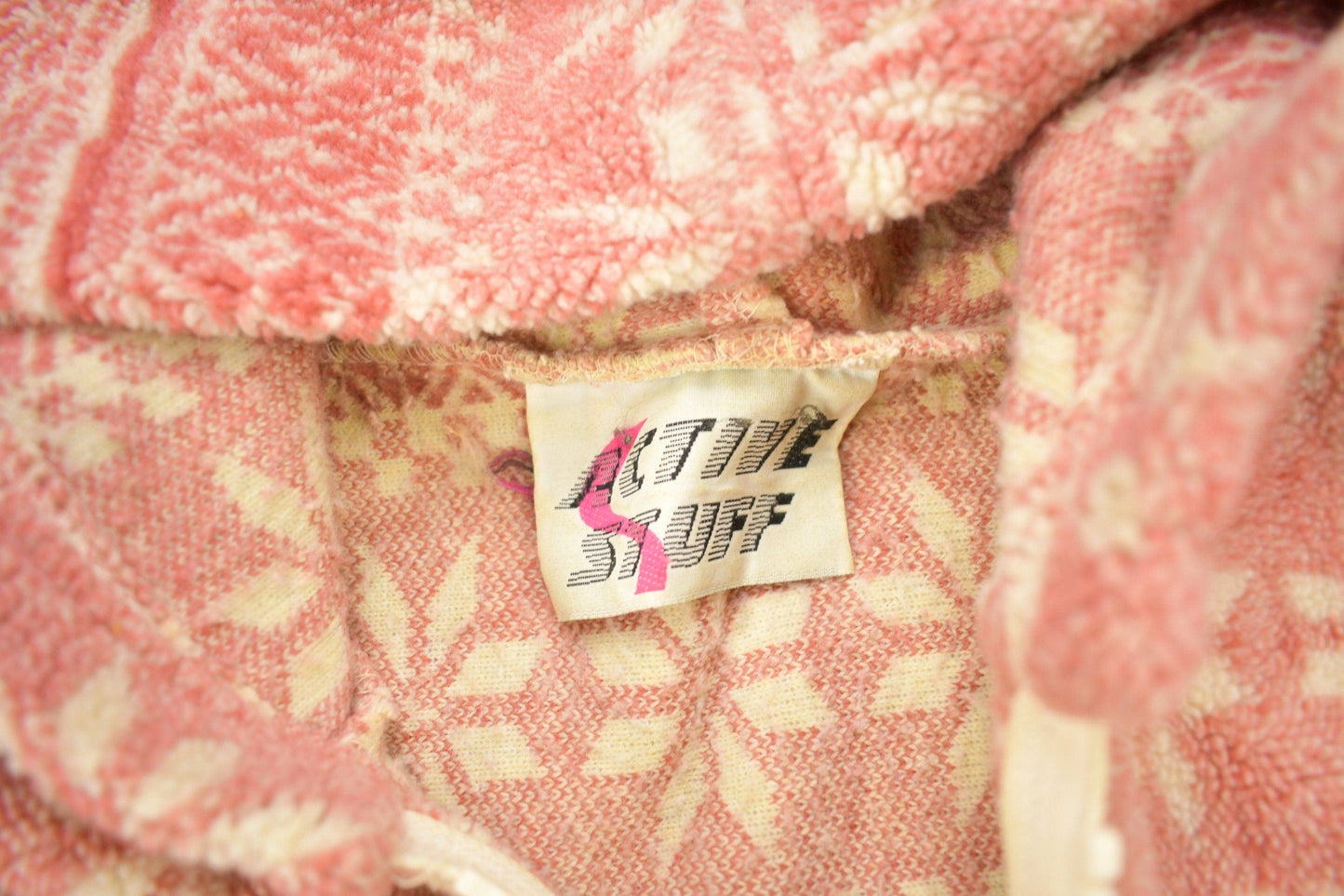 Vintage 1990s Active Stuff All Over Pattern Fleece Sweater Men's Medium from propervintagecanada