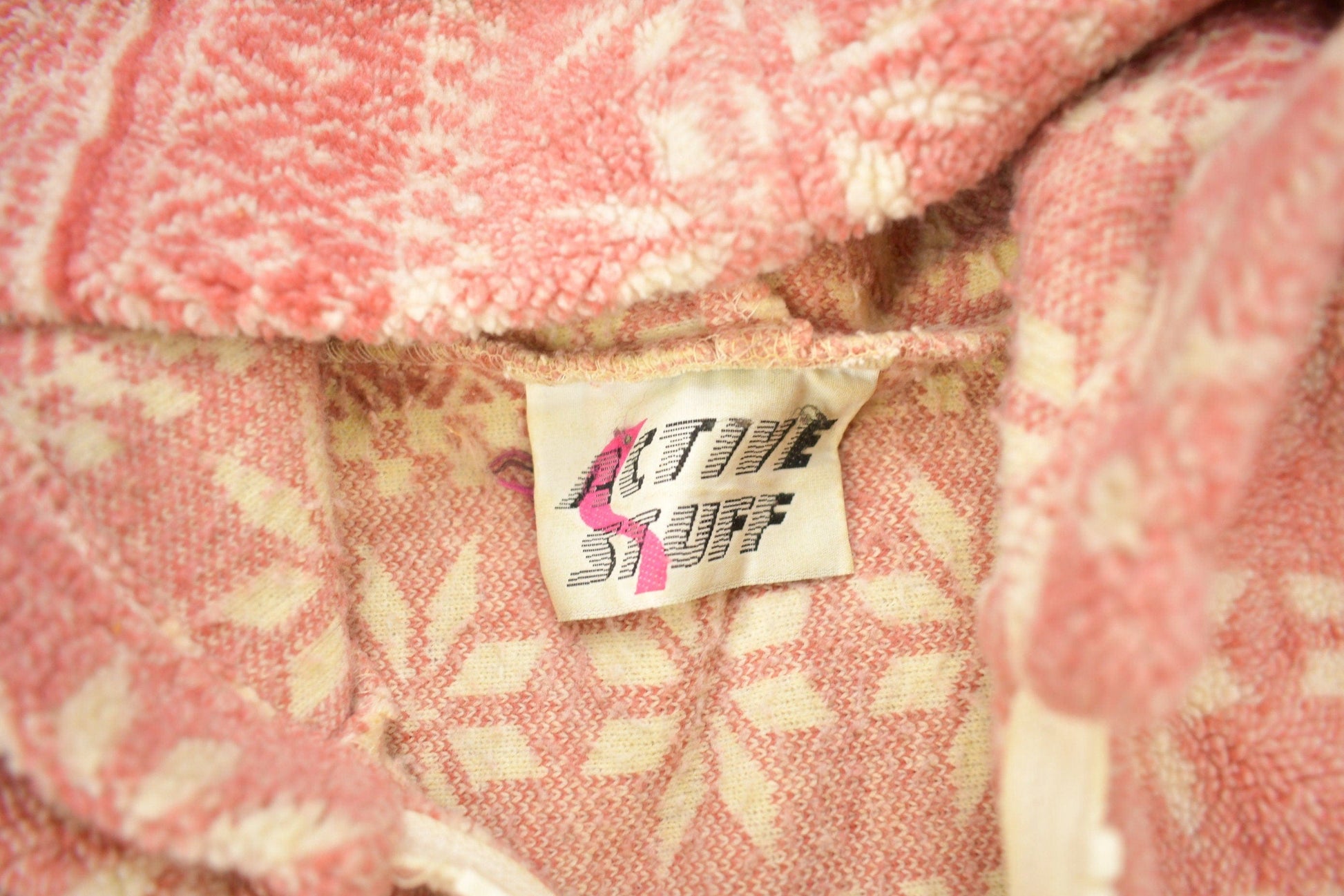 Vintage 1990s Active Stuff All Over Pattern Fleece Sweater Men's Medium from propervintagecanada