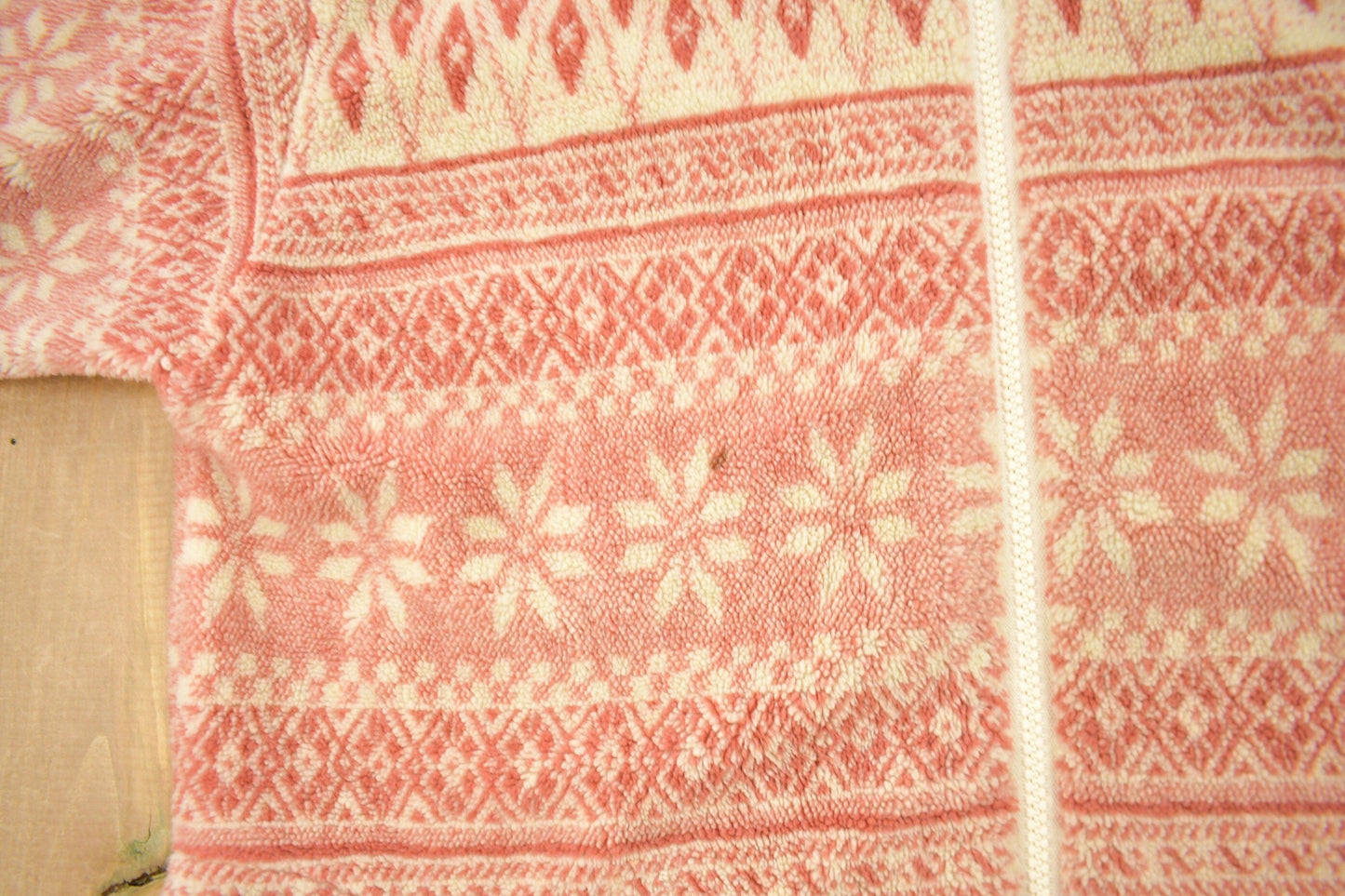 Vintage 1990s Active Stuff All Over Pattern Fleece Sweater Men's Medium from propervintagecanada