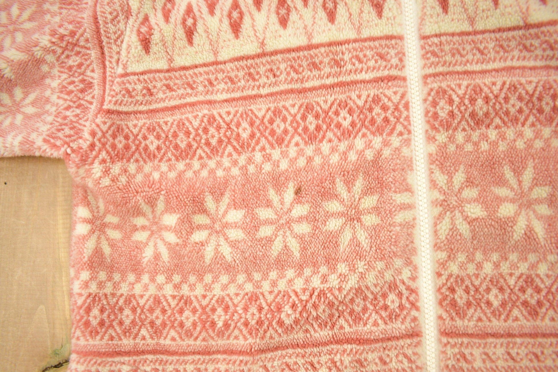 Vintage 1990s Active Stuff All Over Pattern Fleece Sweater Men's Medium from propervintagecanada