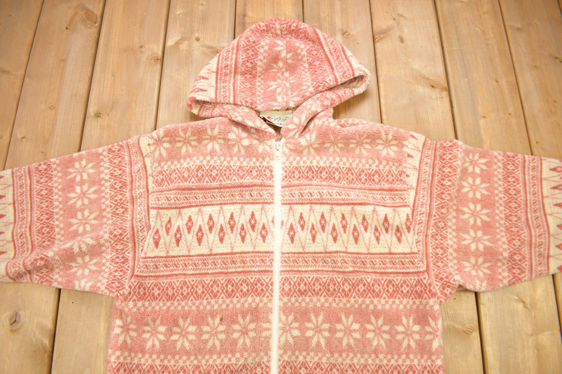 Vintage 1990s Active Stuff All Over Pattern Fleece Sweater Men's Medium from propervintagecanada