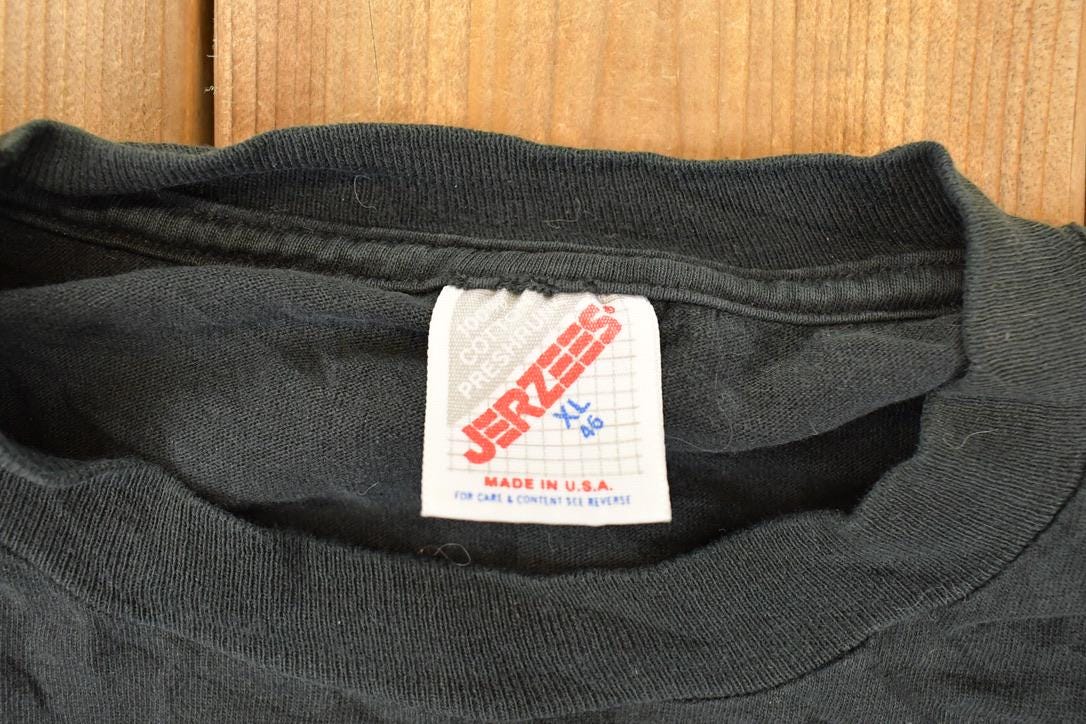 Vintage 1990s Alaska Aztec Souvenir Travel T-Shirt Men's L from propervintagecanada