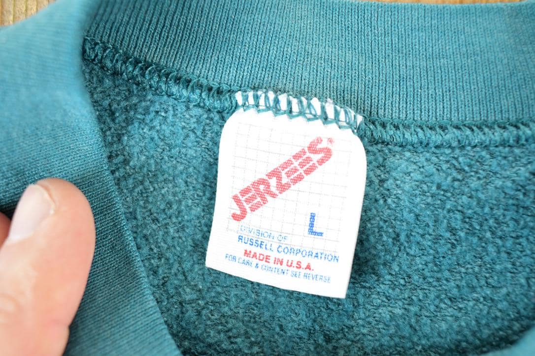 Vintage 1990s Alaska Crewneck Sweatshirt Mens M from propervintagecanada