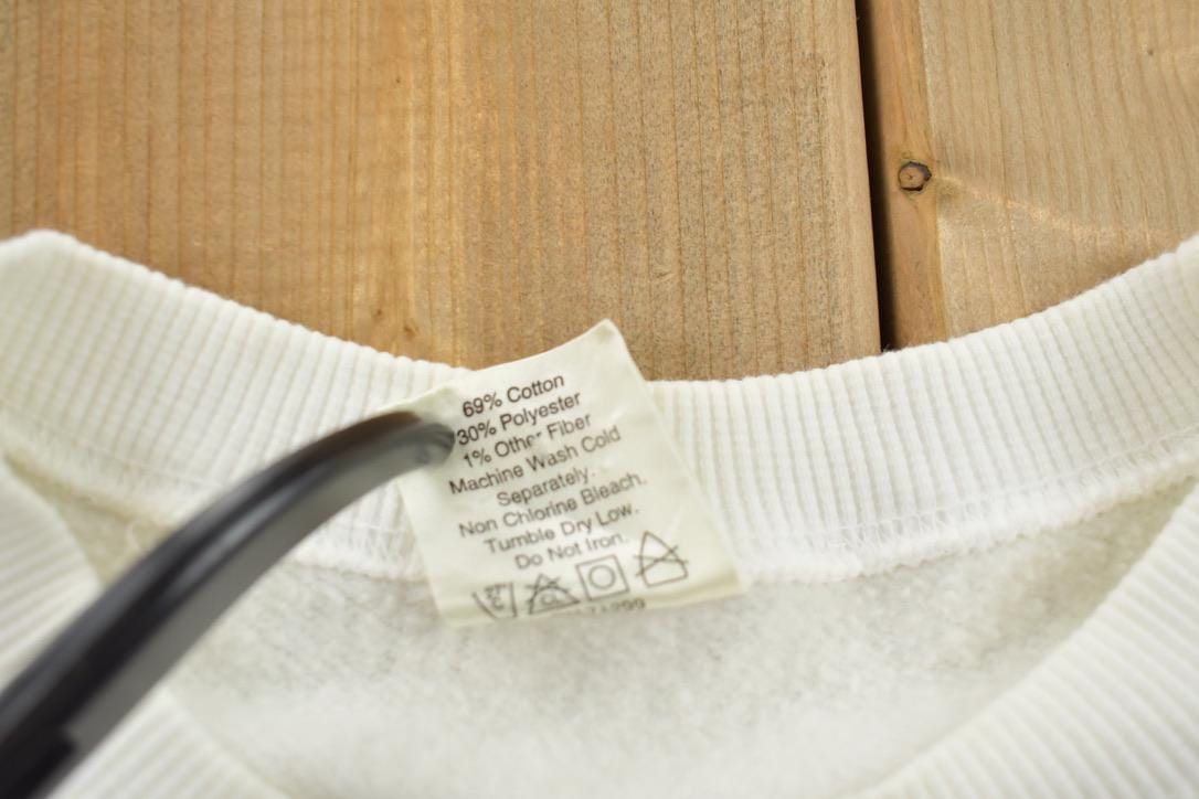 Vintage 1990s Alaska Graphic Sweatshirt Men's Large from propervintagecanada