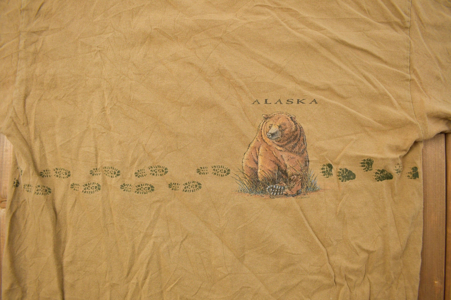 Vintage 1990s Alaska Grizzly Bear Graphic T Shirt Men's Medium from propervintagecanada