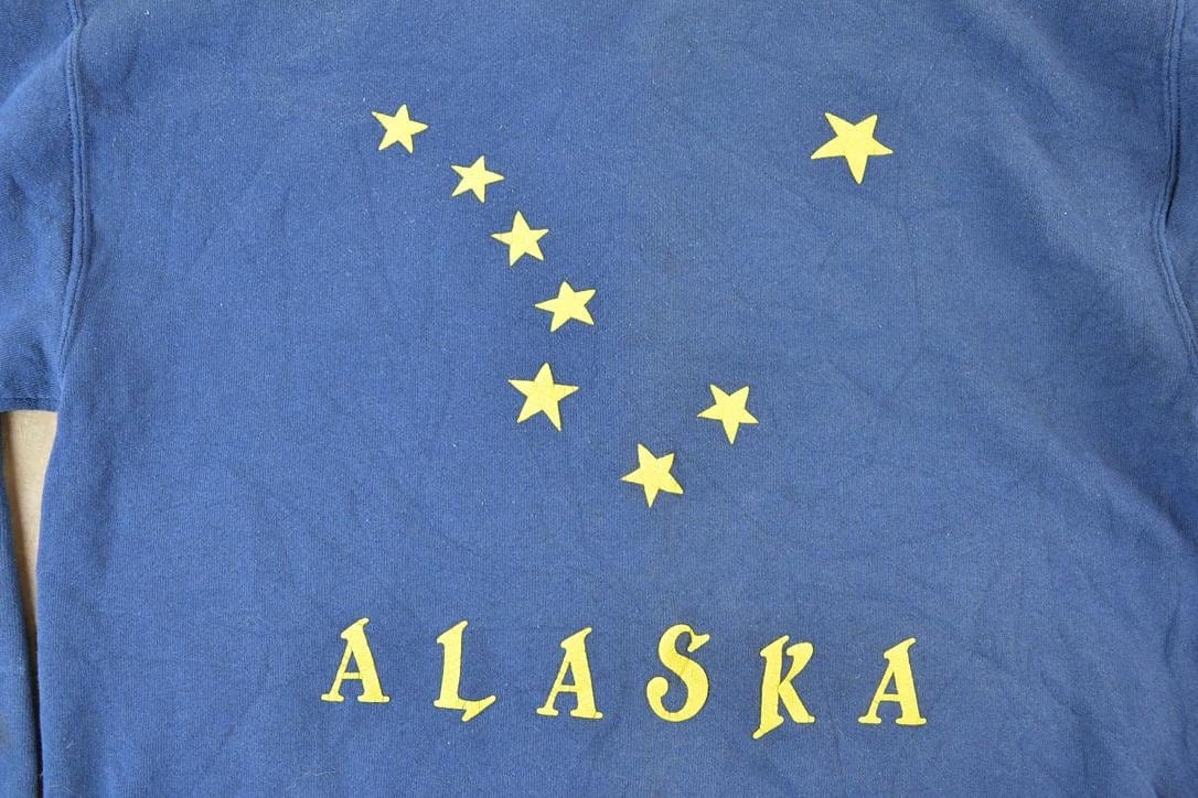 Vintage 1990s Alaska Stars Souvenir Crewneck Sweatshirt Made In USA Men's Large from propervintagecanada