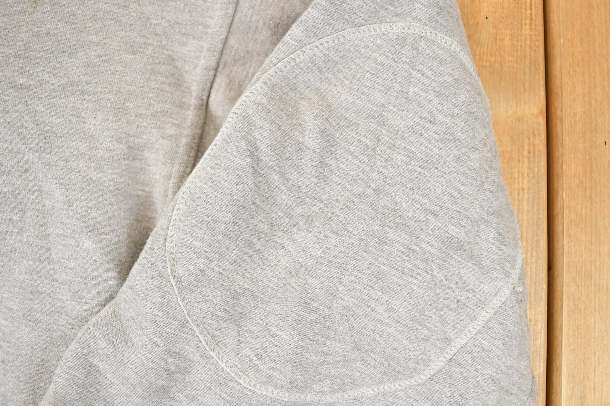 Vintage 1990s Alaska Wilderness Graphic Print Collared Heavyweight Sweatshirt Men's L from propervintagecanada