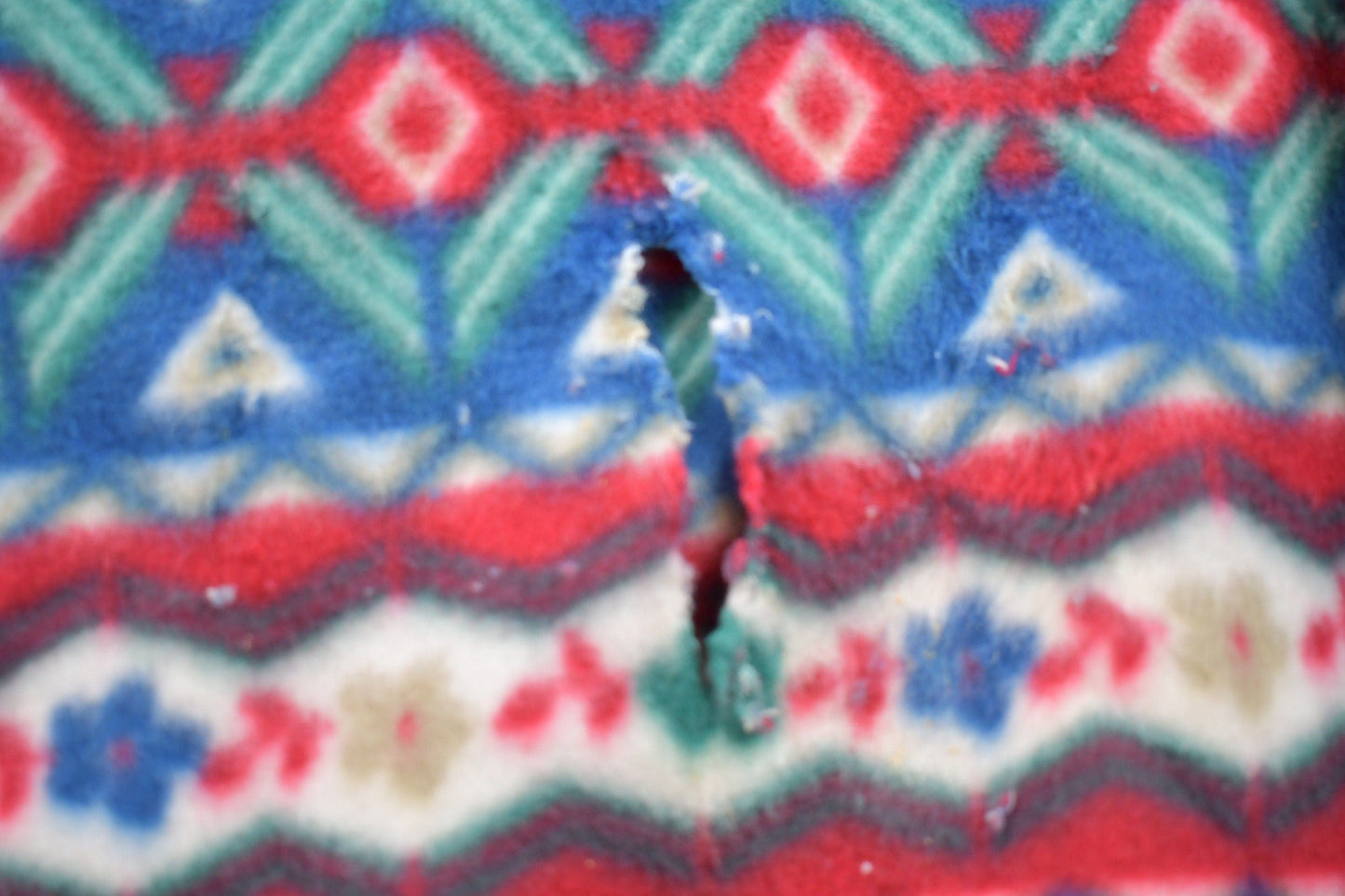 Vintage 1990s Alfred Dunner Patterned Fleece Sweater Men's 2XL from propervintagecanada