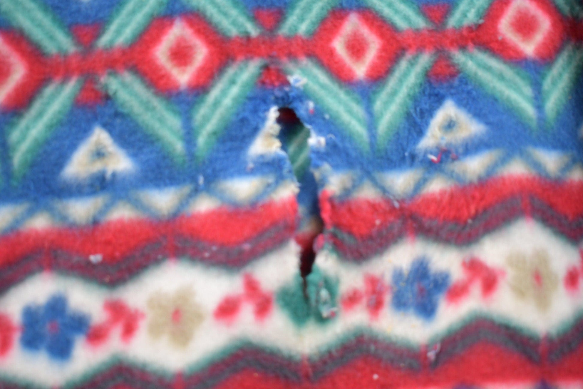 Vintage 1990s Alfred Dunner Patterned Fleece Sweater Men's 2XL from propervintagecanada