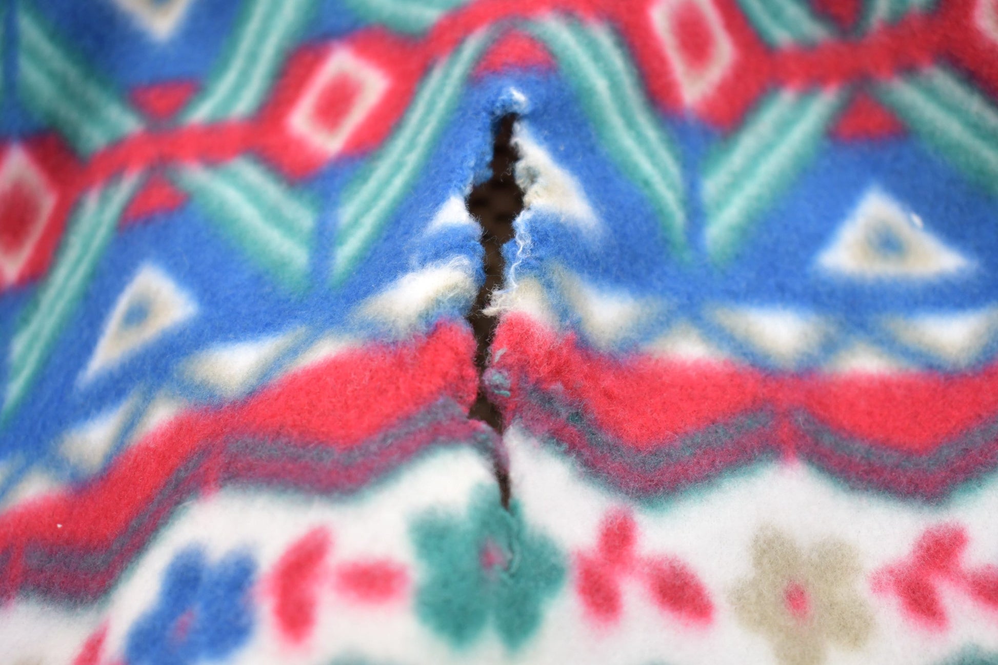 Vintage 1990s Alfred Dunner Patterned Fleece Sweater Men's 2XL from propervintagecanada