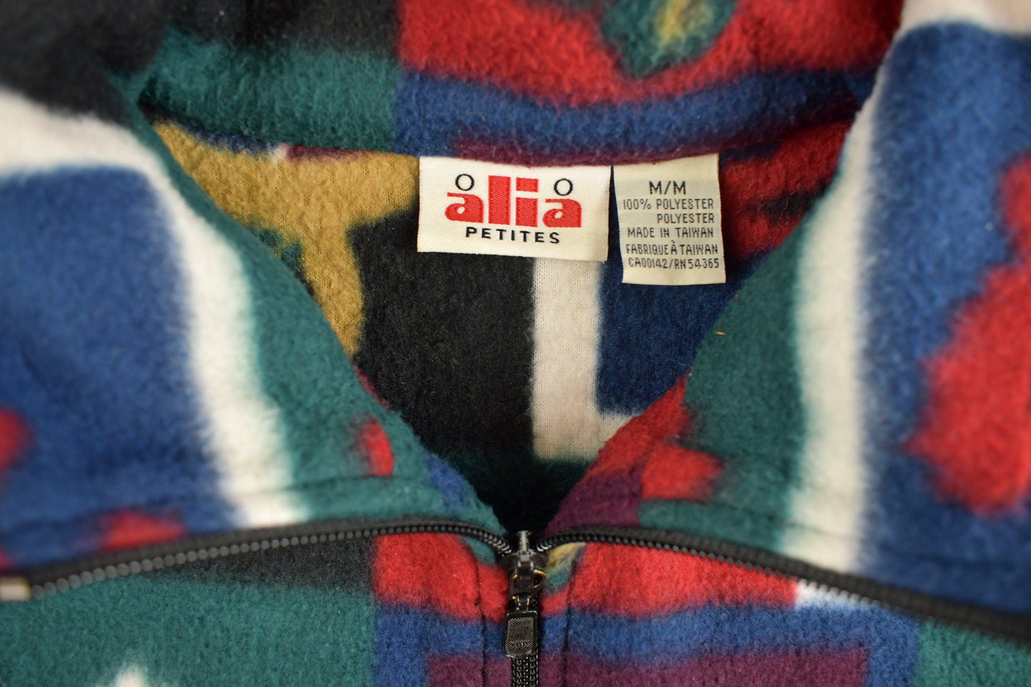 Vintage 1990s Alia Petites Patterned Fleece Sweater Men's Large from propervintagecanada