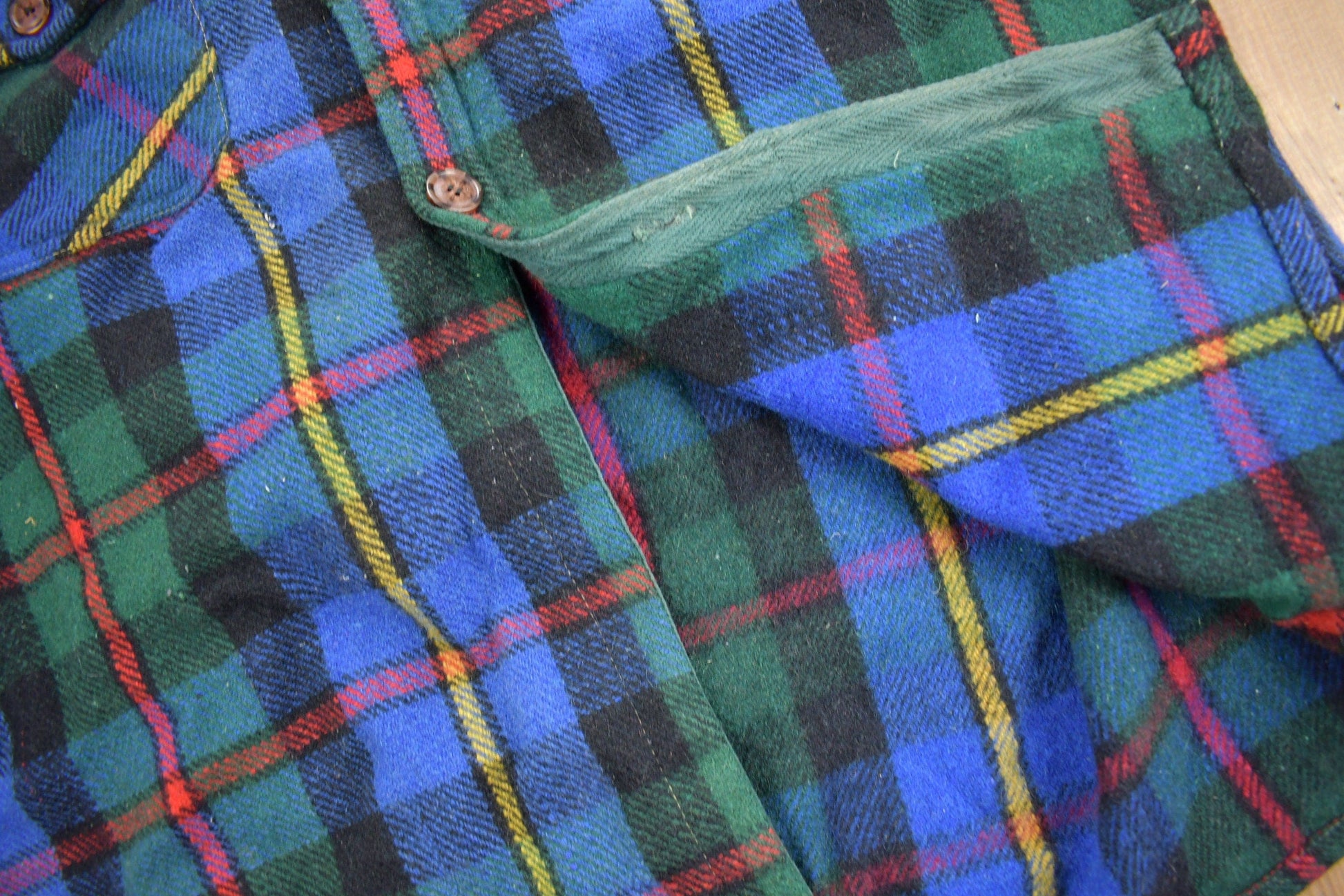 Vintage 1990s American Eagle Plaid Flannel Button Up Shirt Men's Large from propervintagecanada