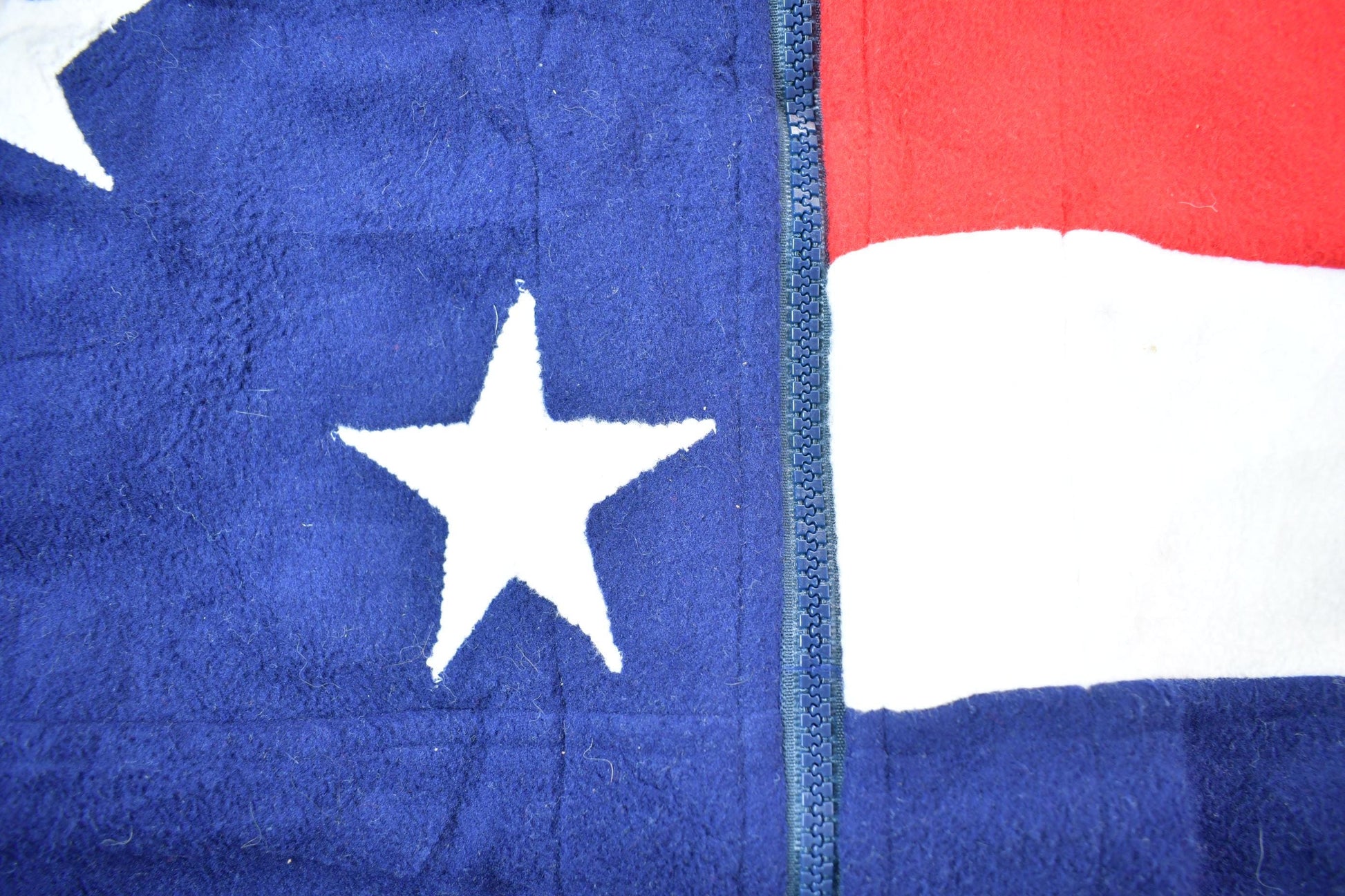 Vintage 1990s American Flag Fleece Full Zip Sweater Men's Large from propervintagecanada