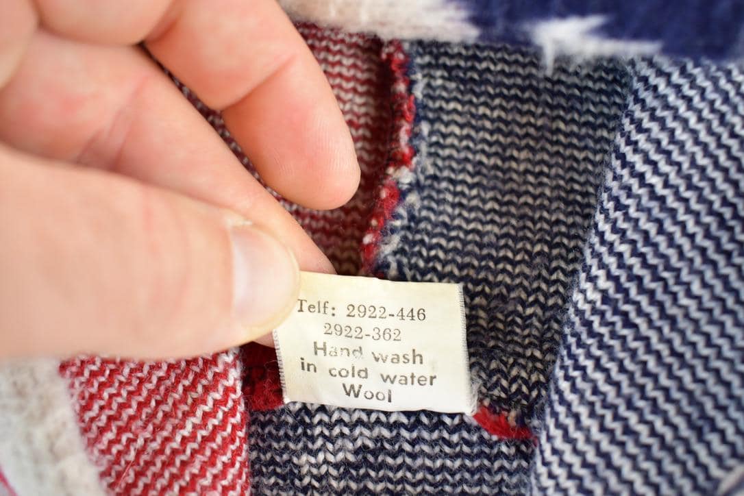 Vintage 1990s American Flag Wool Knit Hoodie Sweater Mens M from propervintagecanada