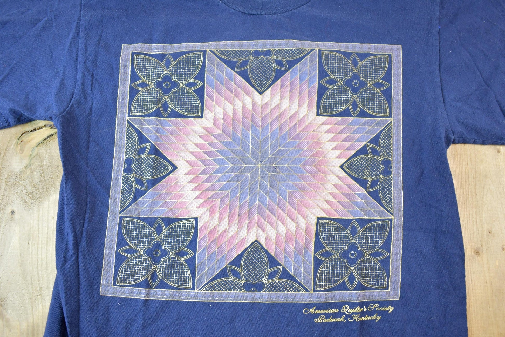 Vintage 1990s American Quilters Society Souvenir T-Shirt Women's M from propervintagecanada