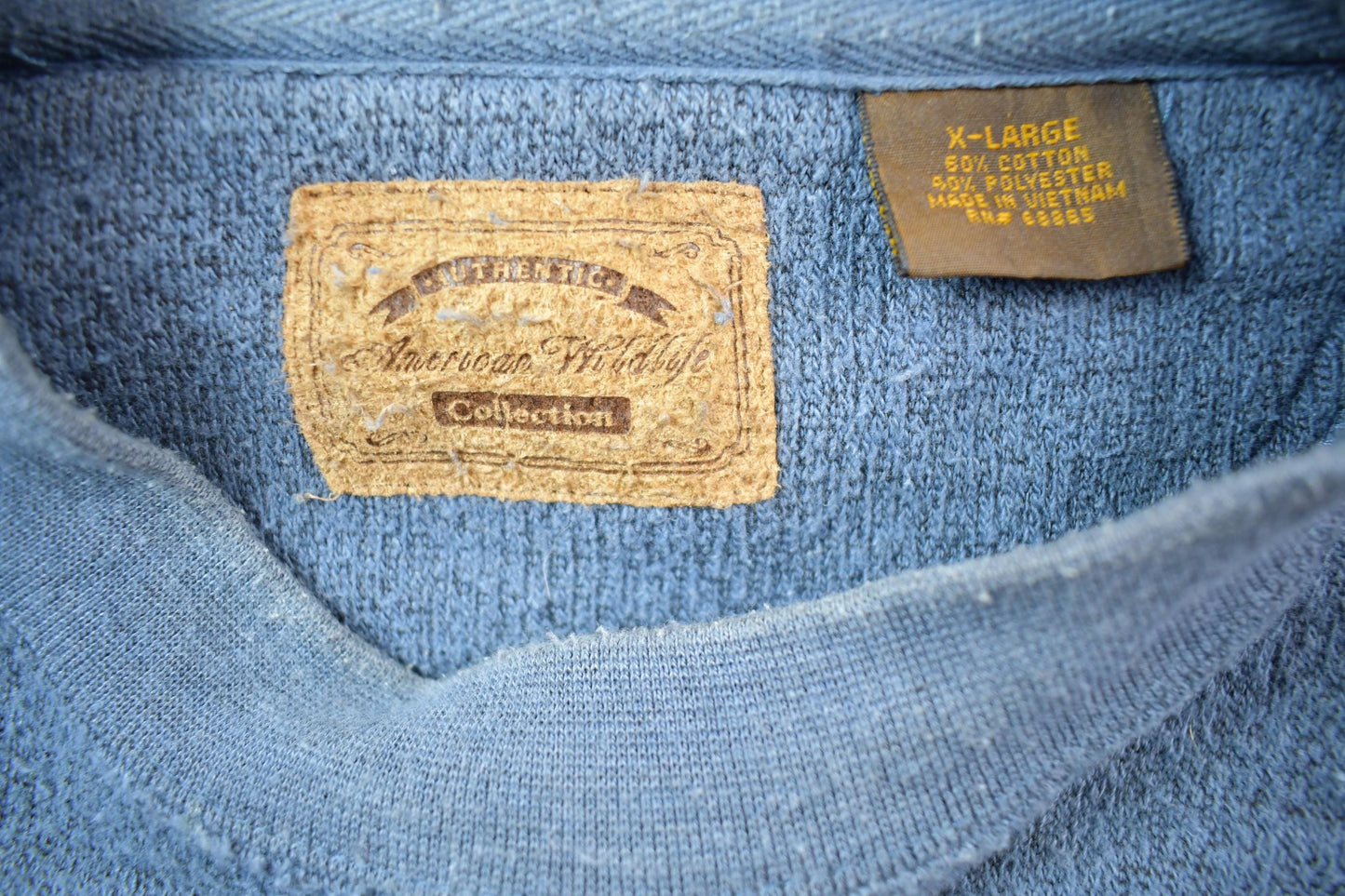 Vintage 1990s American Wildlife Outfitters Crewneck Sweatshirt Men's XL from propervintagecanada