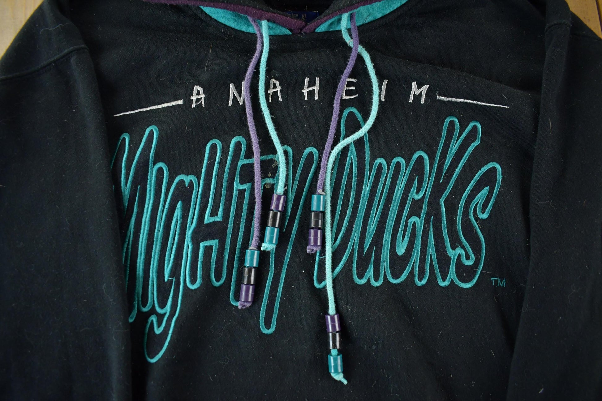 Vintage 1990s Anaheim Mighty Ducks NHL Hockey Hoodie Sweatshirt Men's XL from propervintagecanada