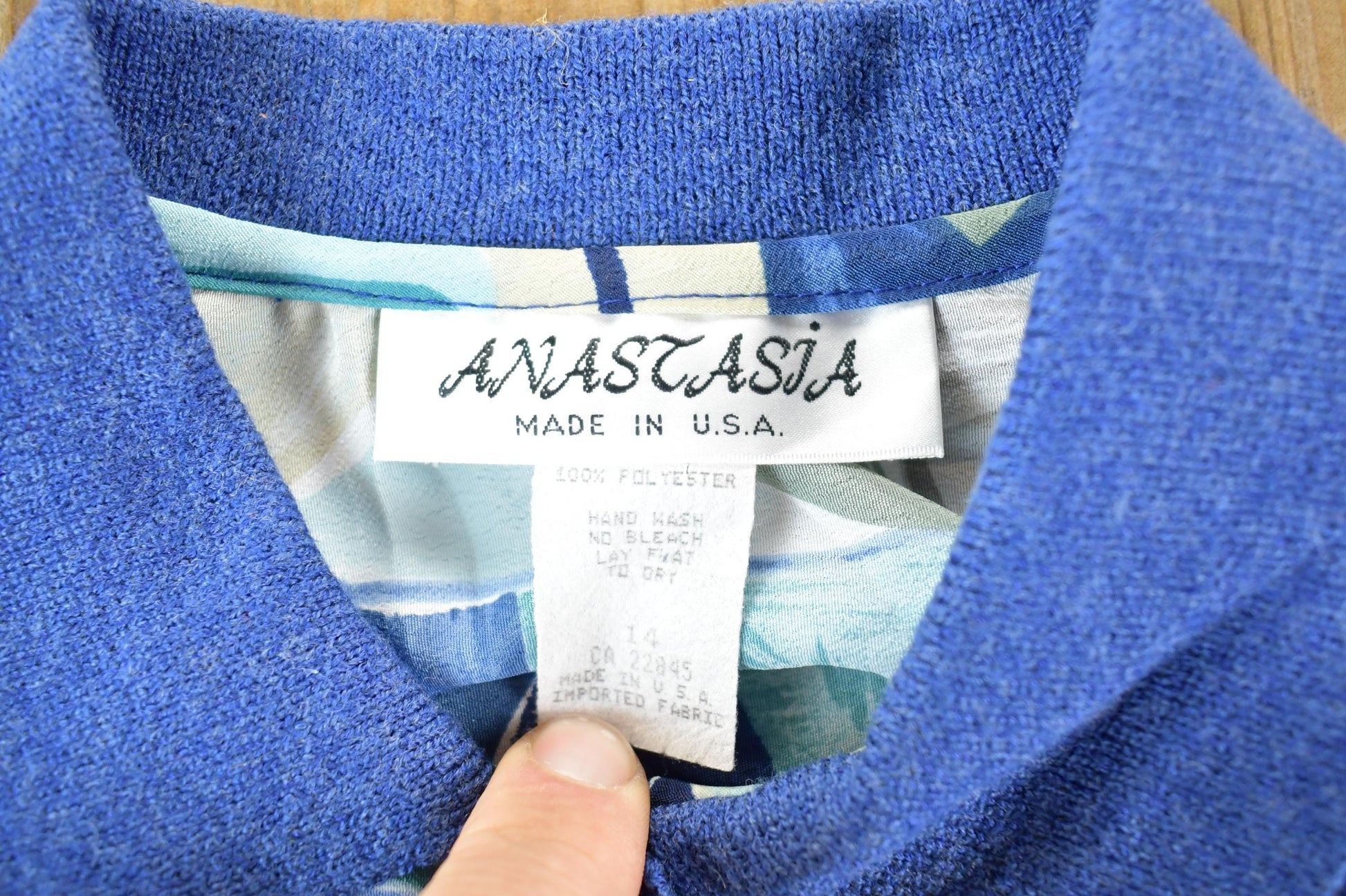 Vintage 1990s Anastasia Abstract Print Button Up Shirt Womens L from propervintagecanada