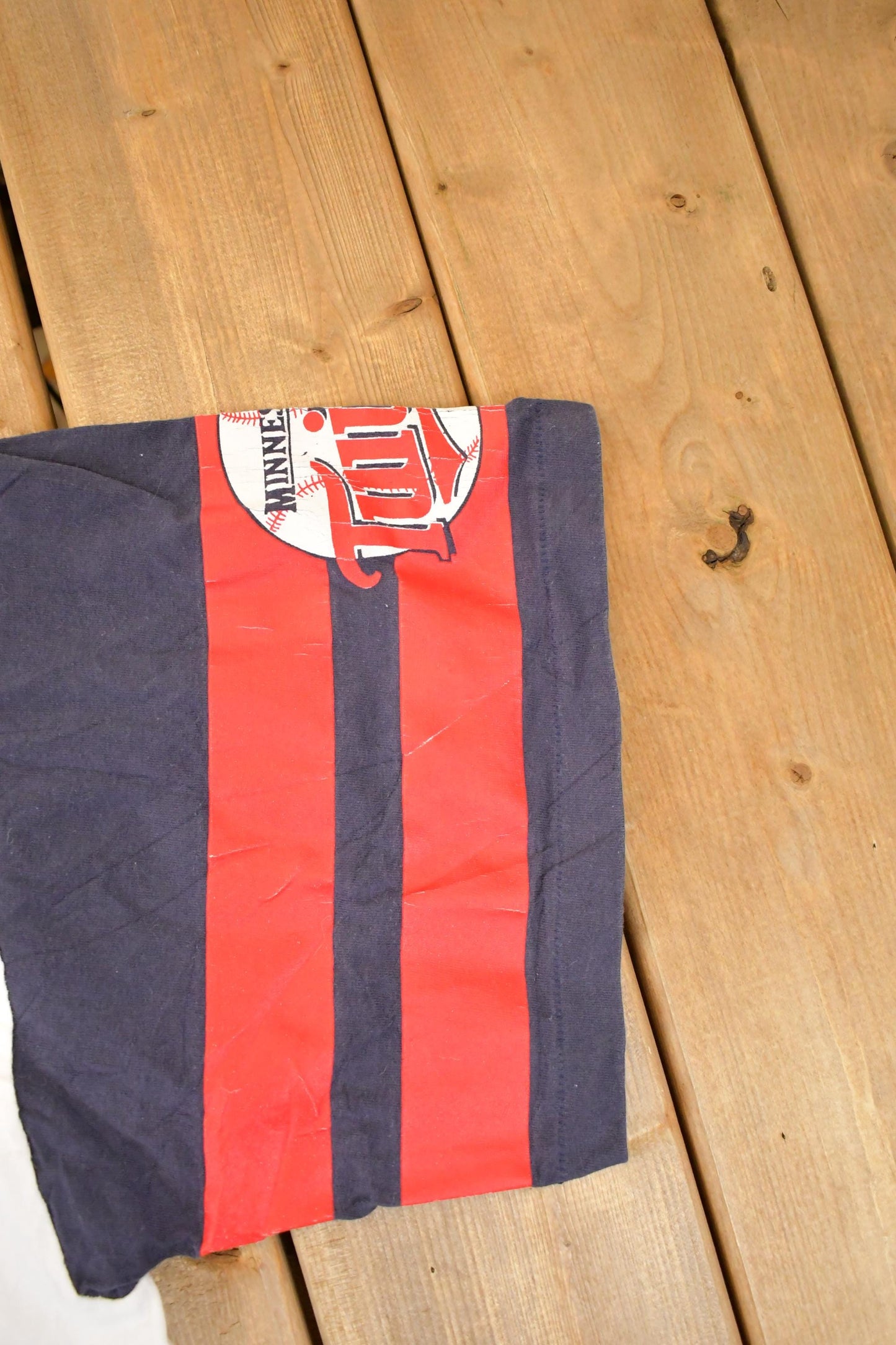 Vintage 1990s Apex One Minnesota Twins Hooded MLB T-Shirt Men's XL from propervintagecanada