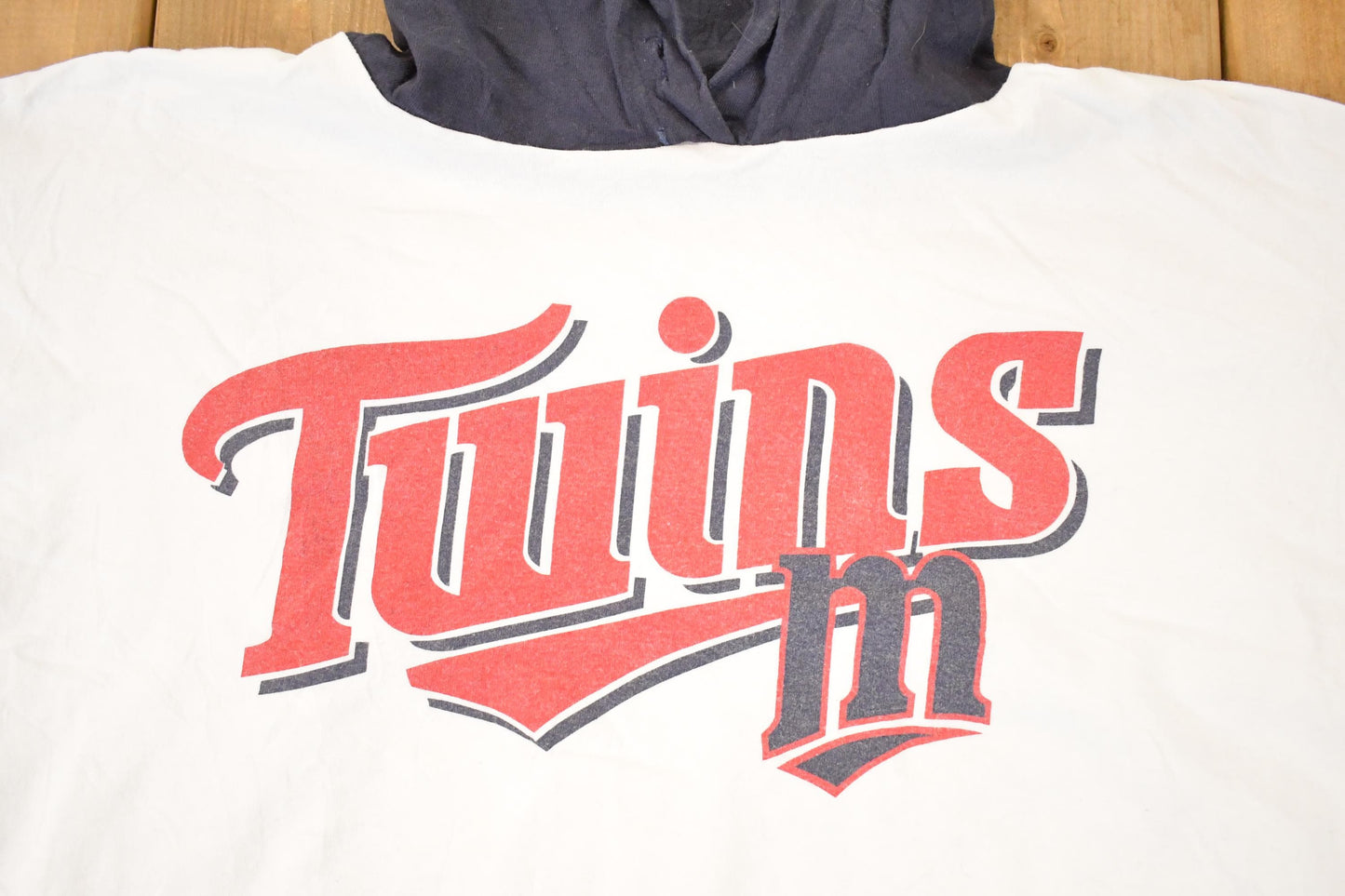 Vintage 1990s Apex One Minnesota Twins Hooded MLB T-Shirt Men's XL from propervintagecanada