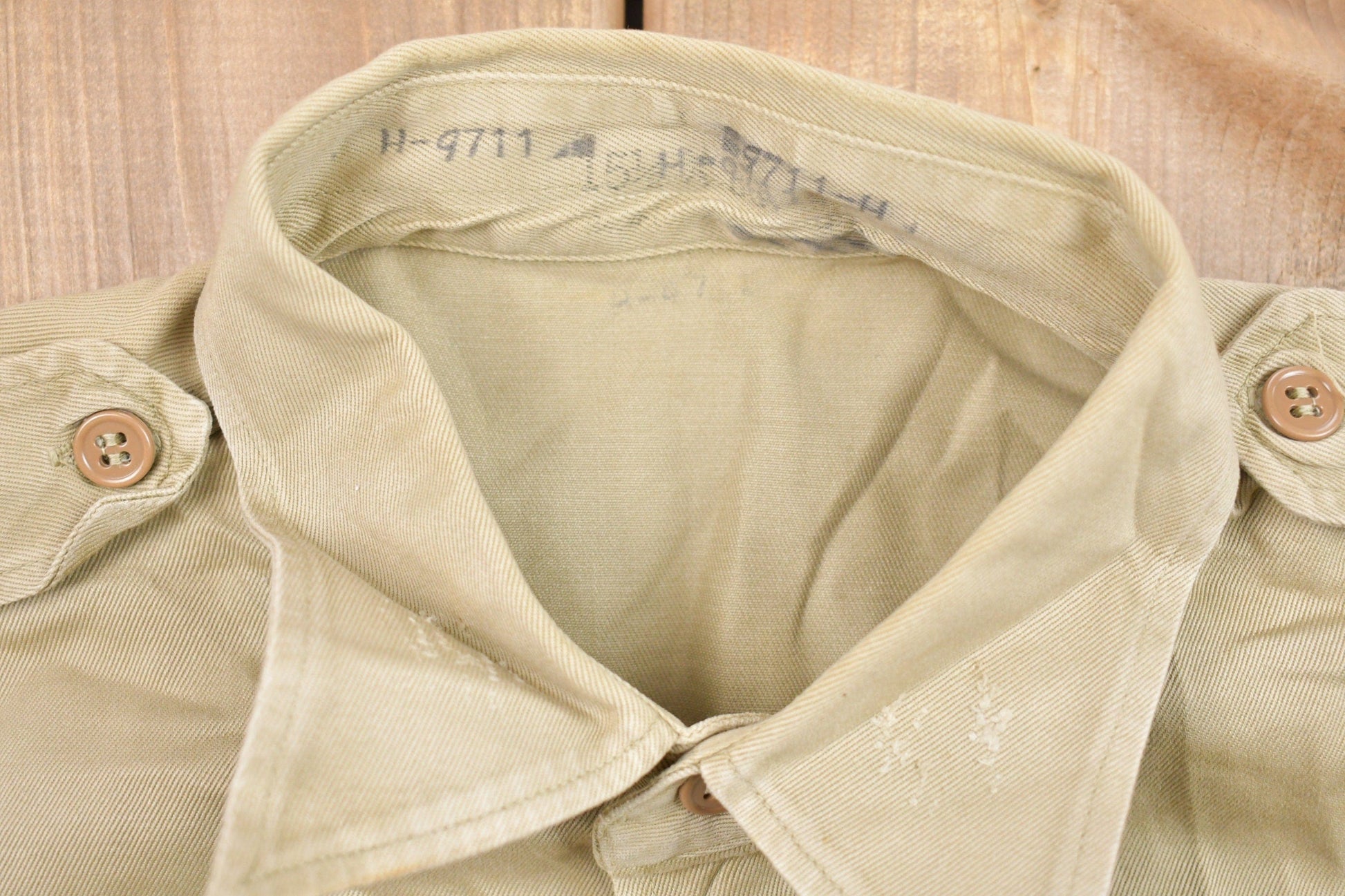 Vintage 1990s Army Button Up Shirt Men's MMen's Medium from propervintagecanada