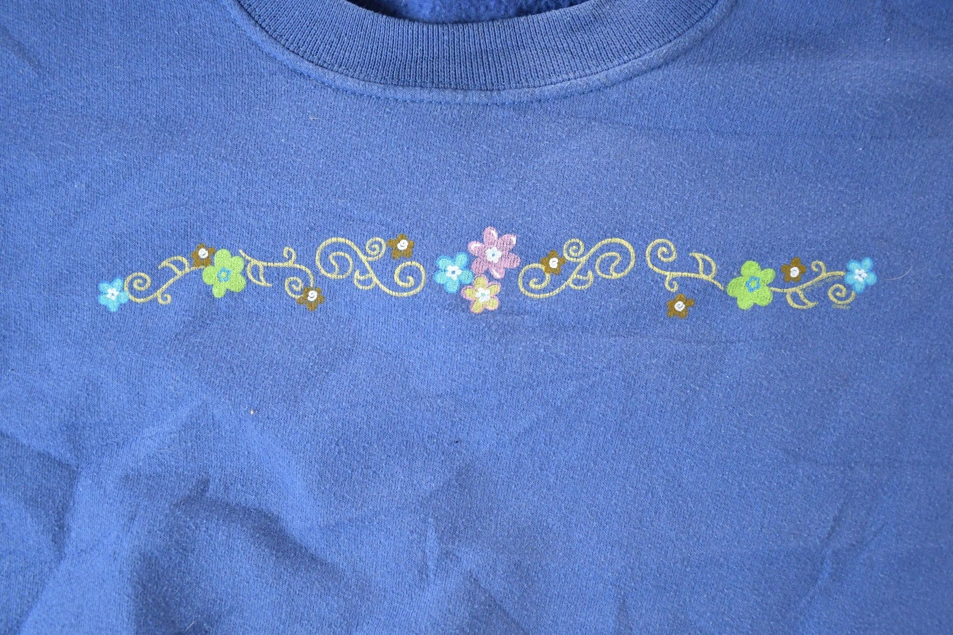 Vintage 1990s Artisans Mini Floral Print Crewneck Men's Large from propervintagecanada
