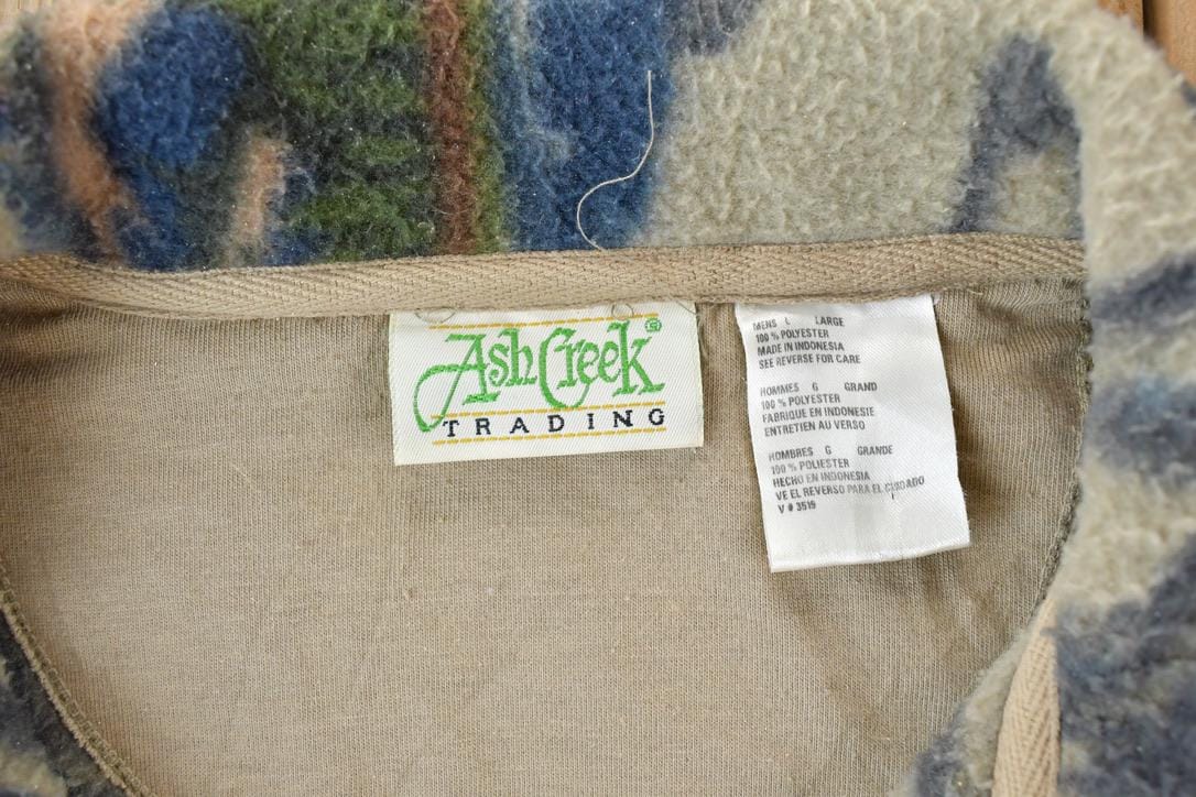 Vintage 1990s Ash Creek Wolves Fleece Sweater Men's XL from propervintagecanada